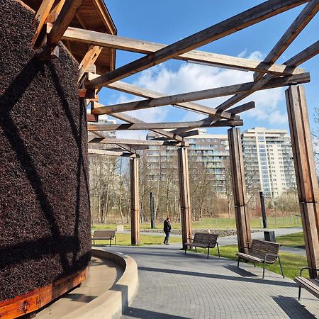 Apartament Wsrod 1000Cy Swiatel - Z Parkingiem W Hali Garazowej- Duzy Balkon Z Lezakami - Piekny Widok Noca Na Panorame Tysiaclecia 卡托维兹 外观 照片