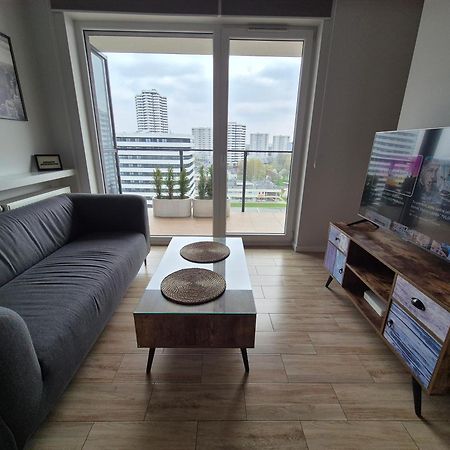 Apartament Wsrod 1000Cy Swiatel - Z Parkingiem W Hali Garazowej- Duzy Balkon Z Lezakami - Piekny Widok Noca Na Panorame Tysiaclecia 卡托维兹 外观 照片