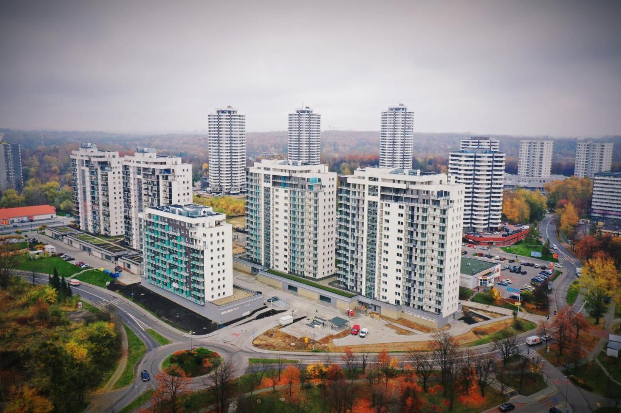 Apartament Wsrod 1000Cy Swiatel - Z Parkingiem W Hali Garazowej- Duzy Balkon Z Lezakami - Piekny Widok Noca Na Panorame Tysiaclecia 卡托维兹 外观 照片