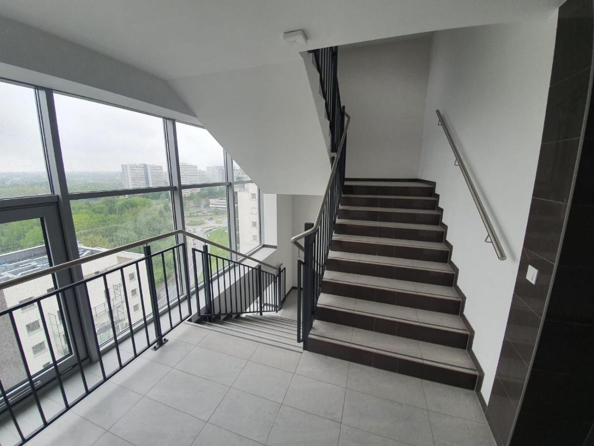 Apartament Wsrod 1000Cy Swiatel - Z Parkingiem W Hali Garazowej- Duzy Balkon Z Lezakami - Piekny Widok Noca Na Panorame Tysiaclecia 卡托维兹 外观 照片