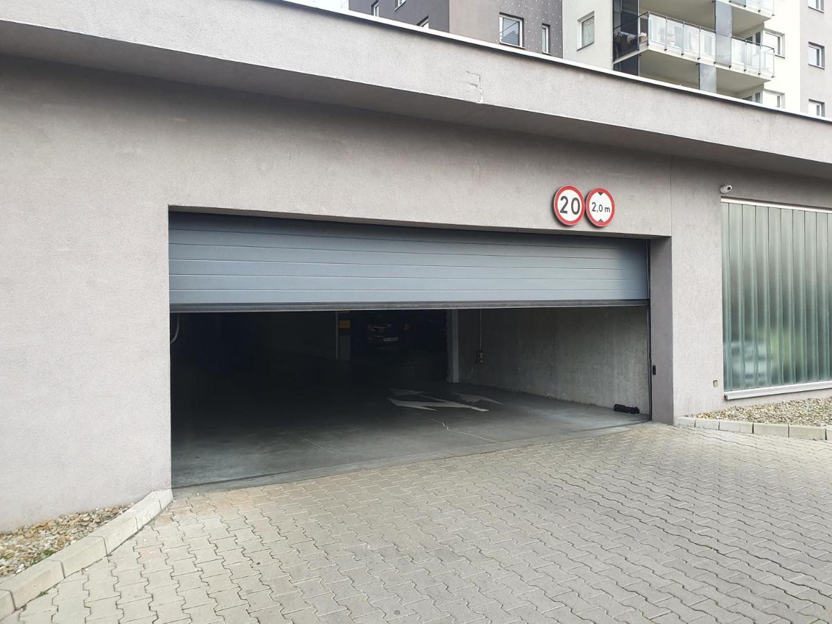 Apartament Wsrod 1000Cy Swiatel - Z Parkingiem W Hali Garazowej- Duzy Balkon Z Lezakami - Piekny Widok Noca Na Panorame Tysiaclecia 卡托维兹 外观 照片