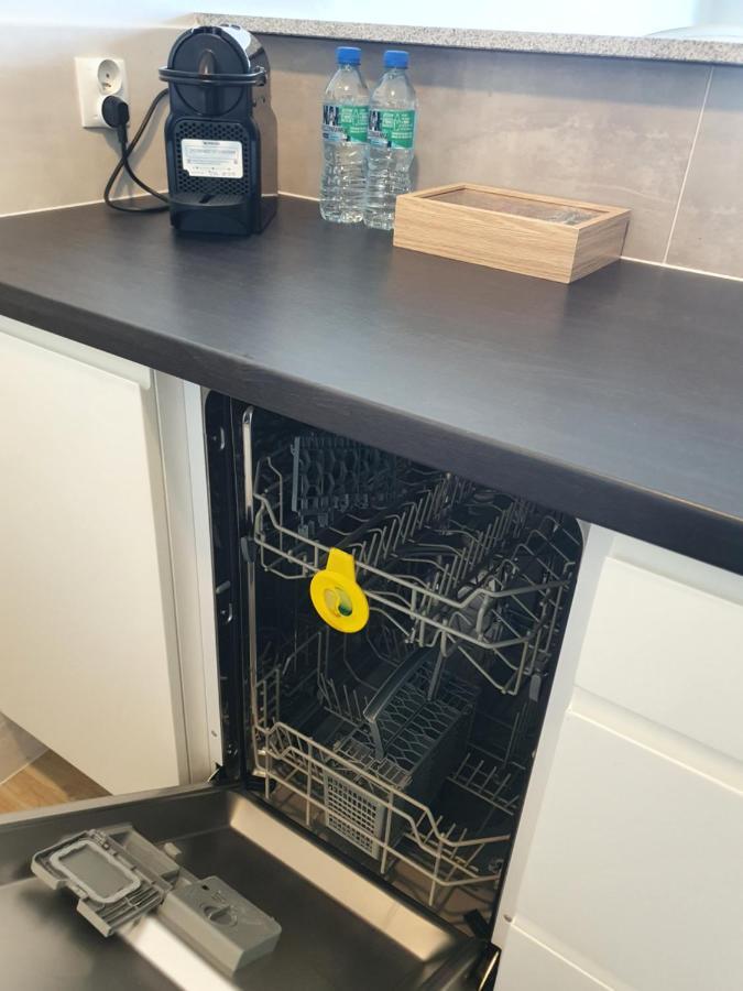 Apartament Wsrod 1000Cy Swiatel - Z Parkingiem W Hali Garazowej- Duzy Balkon Z Lezakami - Piekny Widok Noca Na Panorame Tysiaclecia 卡托维兹 外观 照片