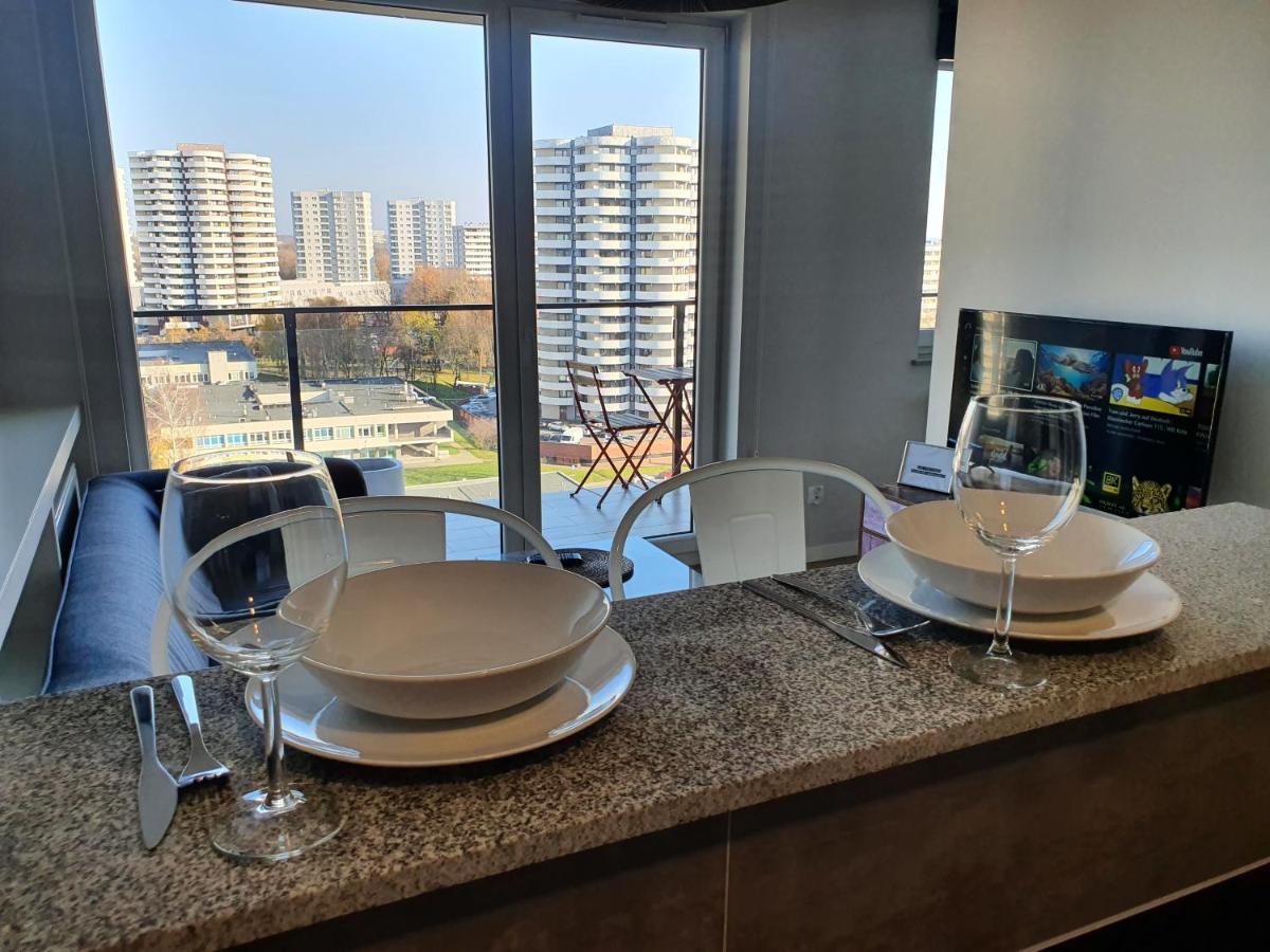Apartament Wsrod 1000Cy Swiatel - Z Parkingiem W Hali Garazowej- Duzy Balkon Z Lezakami - Piekny Widok Noca Na Panorame Tysiaclecia 卡托维兹 外观 照片