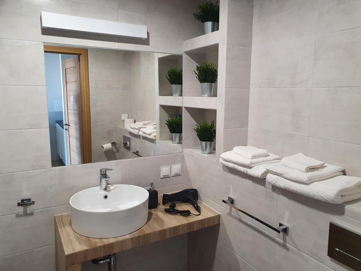 Apartament Wsrod 1000Cy Swiatel - Z Parkingiem W Hali Garazowej- Duzy Balkon Z Lezakami - Piekny Widok Noca Na Panorame Tysiaclecia 卡托维兹 外观 照片