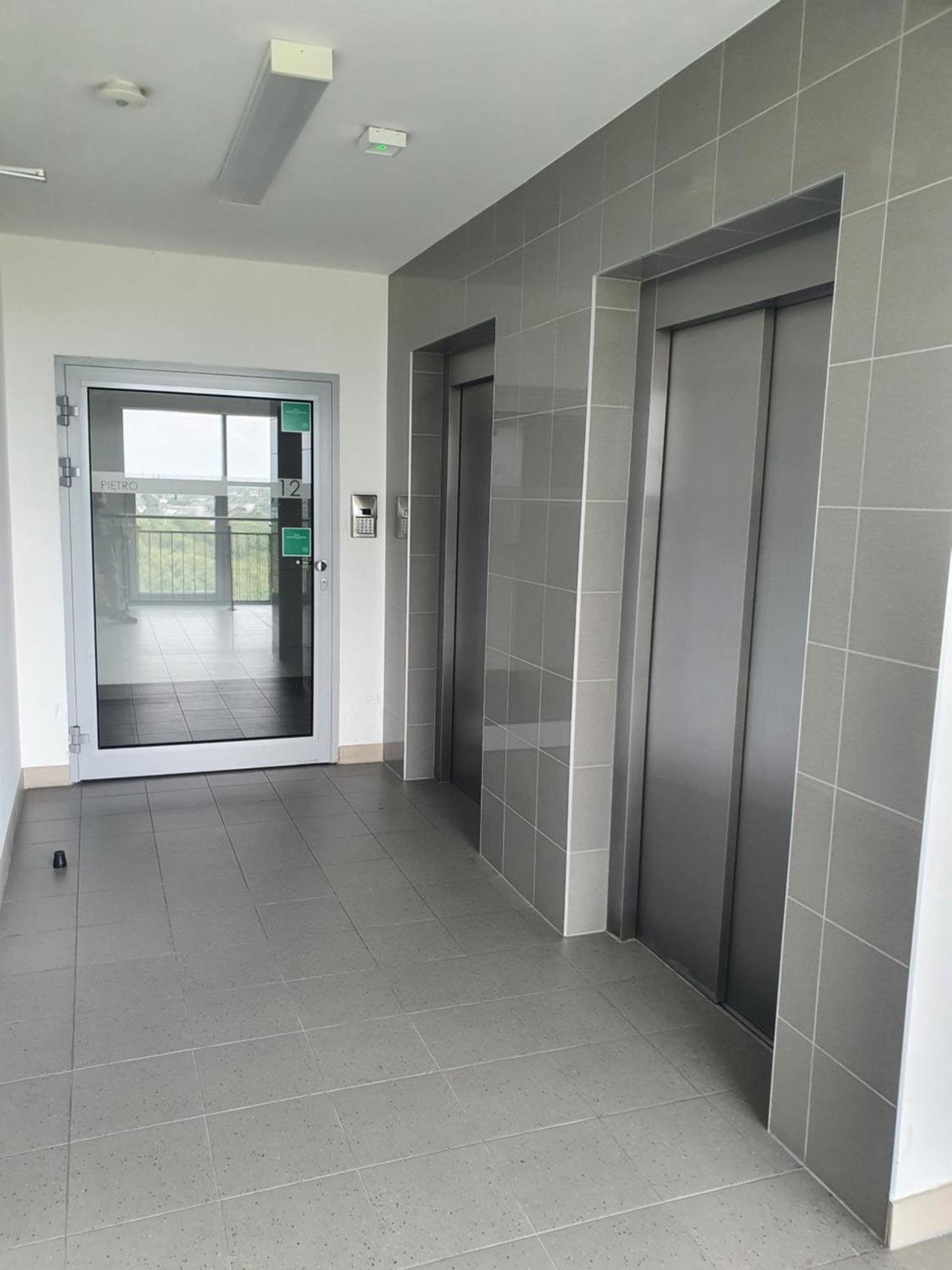 Apartament Wsrod 1000Cy Swiatel - Z Parkingiem W Hali Garazowej- Duzy Balkon Z Lezakami - Piekny Widok Noca Na Panorame Tysiaclecia 卡托维兹 外观 照片