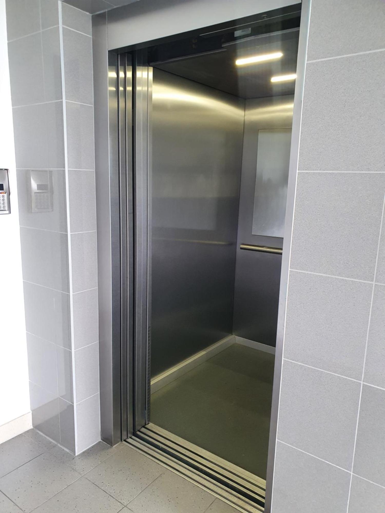 Apartament Wsrod 1000Cy Swiatel - Z Parkingiem W Hali Garazowej- Duzy Balkon Z Lezakami - Piekny Widok Noca Na Panorame Tysiaclecia 卡托维兹 外观 照片